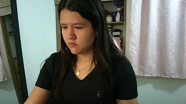 Snapshot of Oliviawatson1 chatting on June 11, 2026, 12:02 pm Oliviawatson1 online show from June 11, 2026, 12:02 pm