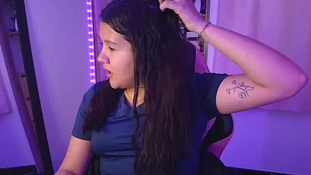 Snapshot of Oliviawatson1 chatting on June 9, 2026, 11:44 am Oliviawatson1 online show from June 9, 2026, 11:44 am