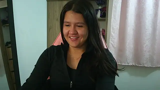 Snapshot of Oliviawatson1 chatting on May 25, 2026, 12:15 pm Oliviawatson1 online show from May 25, 2026, 12:15 pm