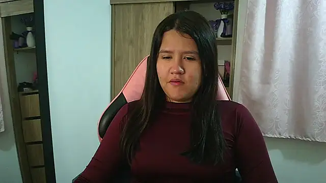 Snapshot of Oliviawatson1 chatting on May 4, 2026, 12:08 pm Oliviawatson1 online show from May 4, 2026, 12:08 pm