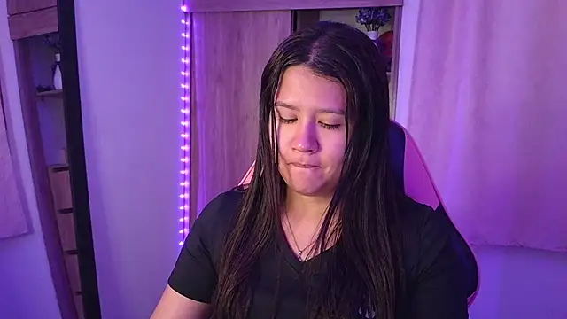 Snapshot of Oliviawatson1 chatting on July 27, 2026, 12:12 pm Oliviawatson1 online show from July 27, 2026, 12:12 pm