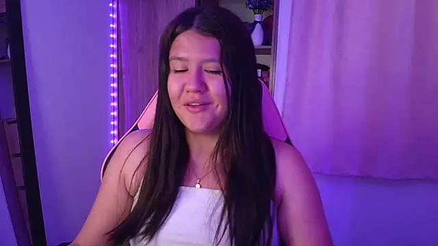 Snapshot of Oliviawatson1 chatting on July 22, 2026, 12:29 pm Oliviawatson1 online show from July 22, 2026, 12:29 pm