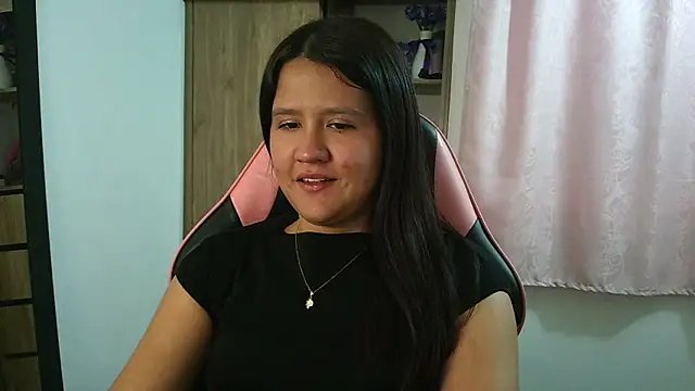 Snapshot of Oliviawatson1 chatting on May 5, 2026, 4:10 pm Oliviawatson1 online show from May 5, 2026, 4:10 pm