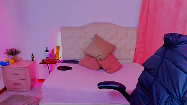 lailahdark online show from November 9, 2025, 4:05 am