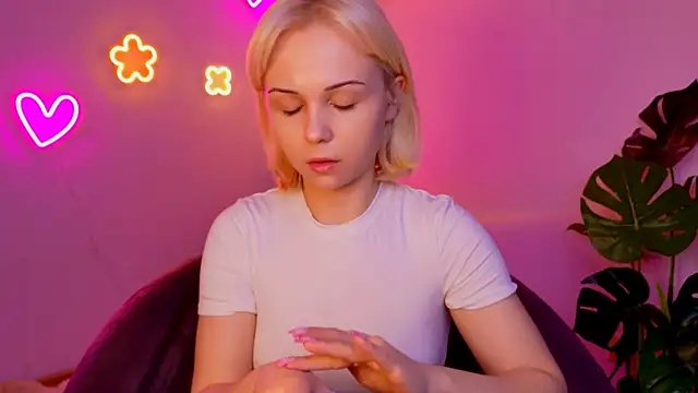 Charlotte Colinss online show from April 8, 2026, 3:30 am