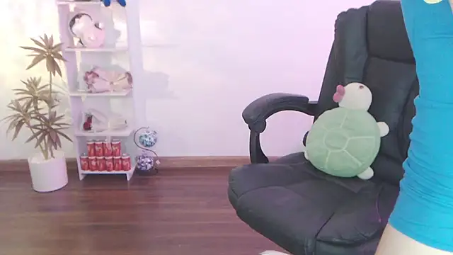 Snapshot of Suzie_Wet_Cave chatting on October 2, 2025, 12:08 pm Suzie Wet Cave online show from October 2, 2025, 12:08 pm