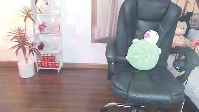 Snapshot of Suzie_Wet_Cave chatting on September 25, 2025, 11:49 am Suzie Wet Cave online show from September 25, 2025, 11:49 am