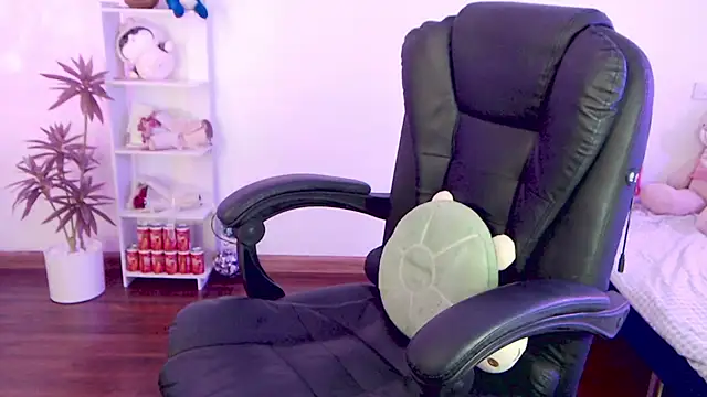 Snapshot of Suzie_Wet_Cave chatting on October 3, 2025, 1:12 pm Suzie Wet Cave online show from October 3, 2025, 1:12 pm