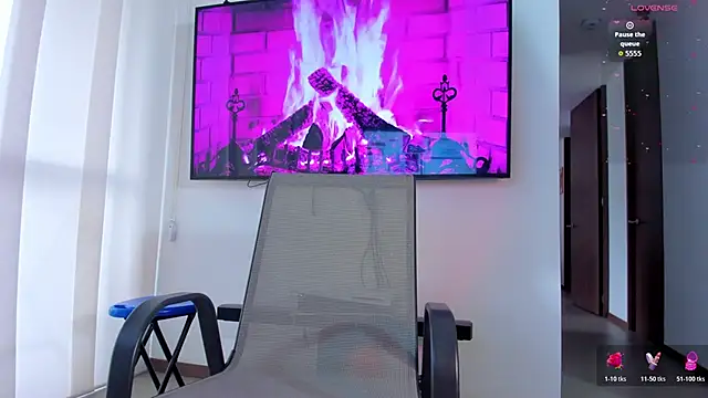 Michelle Ferrerr online show from February 24, 2026, 10:43 pm