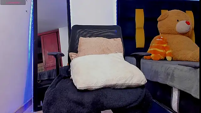 Evan Storn online show from April 21, 2026, 12:56 am