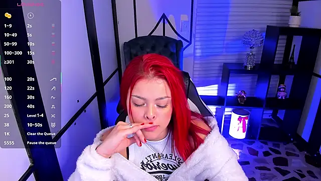 NahomiRichards  online show from November 28, 2025, 8:58 am