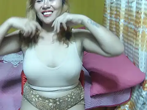 Snapshot of Strawberryyou chatting on October 2, 2025, 1:14 pm Strawberryyou online show from October 2, 2025, 1:14 pm