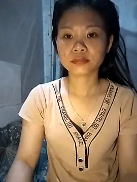 LinhNa999 online show from April 19, 2026, 3:29 am