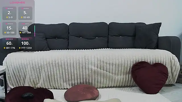 EmmaWil online show from November 23, 2025, 3:22 pm