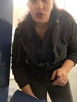 Snapshot of monella821 chatting on November 28, 2025, 5:24 pm monella821 online show from November 28, 2025, 5:24 pm