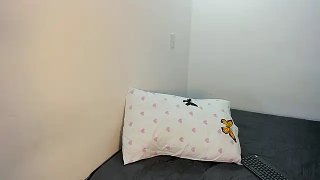 CristinaPiccone online show from November 14, 2025, 8:12 pm