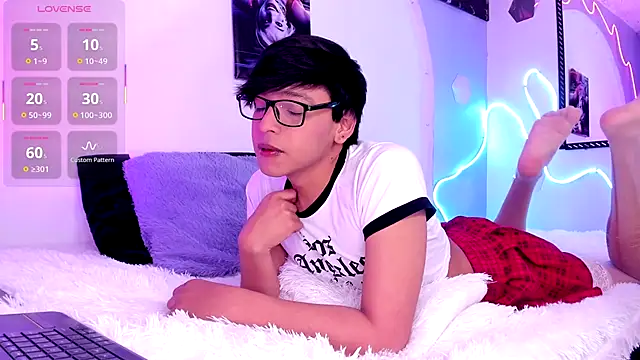 Snapshot of Dannyhot_ chatting on September 22, 2025, 8:48 pm Dannyhot online show from September 22, 2025, 8:48 pm