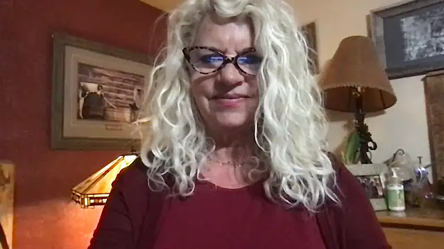 Snapshot of SubMissOlivia chatting on February 16, 2026, 11:57 pm SubMissOlivia online show from February 16, 2026, 11:57 pm