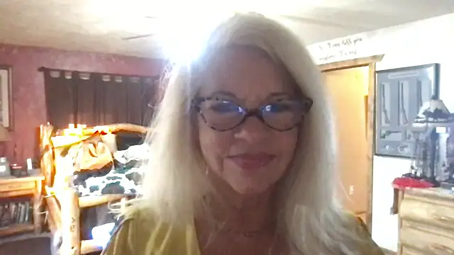 Snapshot of SubMissOlivia chatting on January 9, 2026, 2:46 pm SubMissOlivia online show from January 9, 2026, 2:46 pm