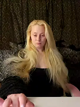 Snapshot of EmilyAngelUK chatting on September 23, 2025, 10:17 pm EmilyAngelUK online show from September 23, 2025, 10:17 pm