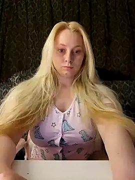 Snapshot of EmilyAngelUK chatting on September 20, 2025, 9:20 pm EmilyAngelUK online show from September 20, 2025, 9:20 pm