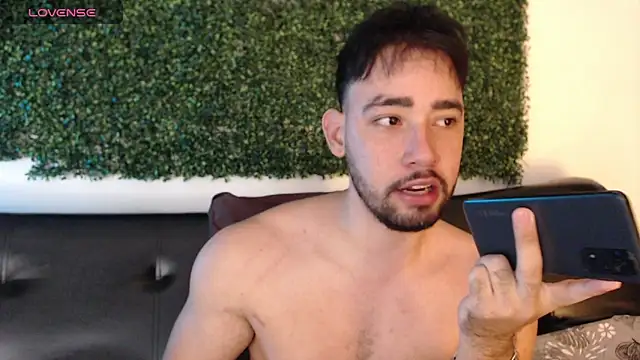 Snapshot of sam_ford_2 chatting on December 17, 2025, 11:54 pm sam ford 2 online show from December 17, 2025, 11:54 pm