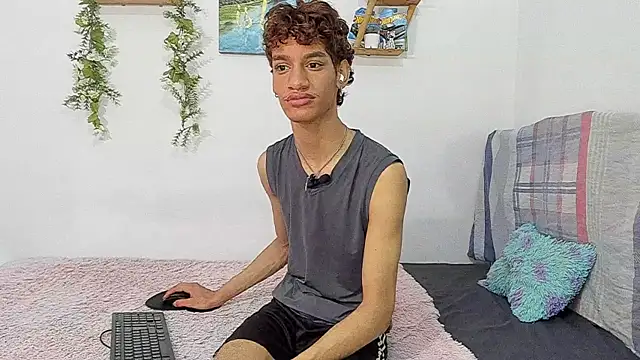 Peterfrost19 online show from November 17, 2025, 12:09 pm