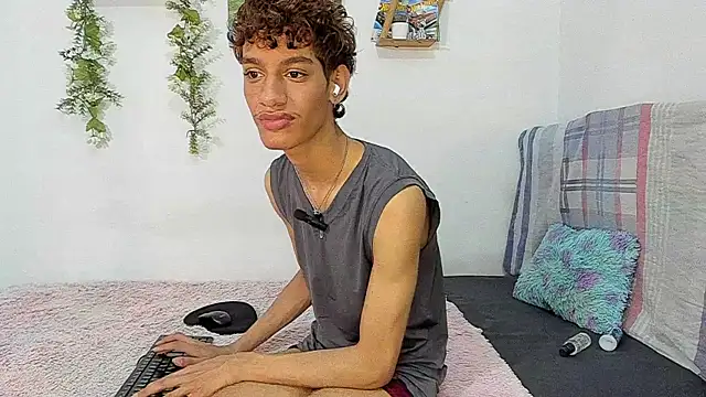 Peterfrost19 online show from November 13, 2025, 10:24 pm