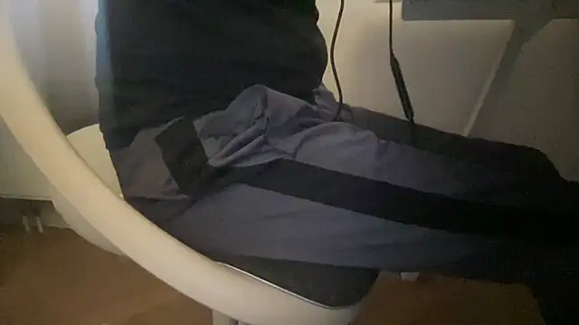 Snapshot of peterpapiNL chatting on October 21, 2025, 4:28 pm peterpapiNL online show from October 21, 2025, 4:28 pm