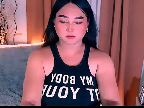 Lilly-lou online show from March 22, 2026, 6:42 pm