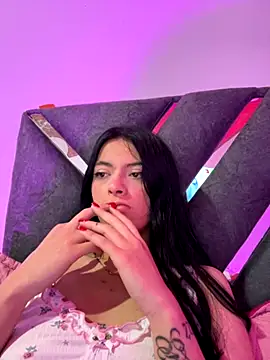 Snapshot of LiaCollings chatting on December 2, 2025, 11:45 am LiaCollings online show from December 2, 2025, 11:45 am