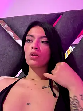 Snapshot of LiaCollings chatting on November 21, 2025, 11:42 am LiaCollings online show from November 21, 2025, 11:42 am