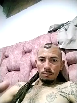 Danielcora online show from May 6, 2026, 4:49 am