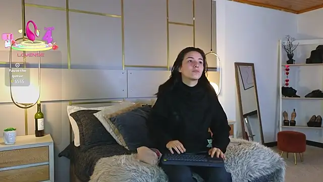 Lina Montclair online show from March 14, 2026, 1:17 pm