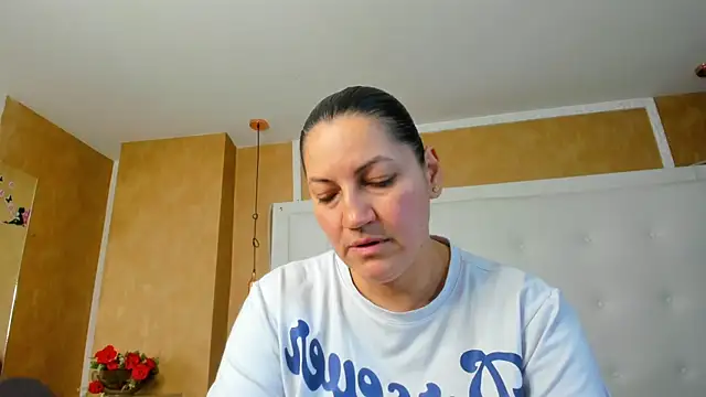 Snapshot of Heidy_milf chatting on July 13, 2026, 8:30 pm Heidy milf online show from July 13, 2026, 8:30 pm