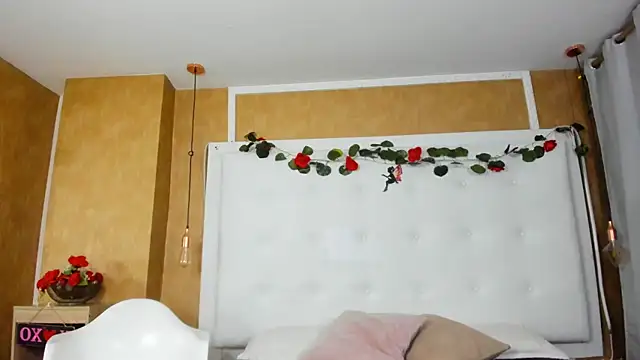 Heidy milf online show from April 15, 2026, 7:58 pm