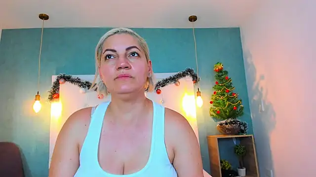 Snapshot of Heidy_milf chatting on December 20, 2025, 8:12 pm Heidy milf online show from December 20, 2025, 8:12 pm