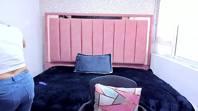 Snapshot of Barbara_fox__ chatting on November 28, 2025, 12:05 pm Barbara fox online show from November 28, 2025, 12:05 pm