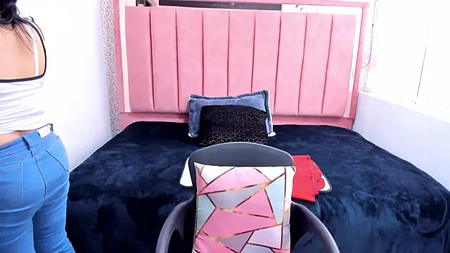 Snapshot of Barbara_fox__ chatting on November 19, 2025, 12:05 pm Barbara fox online show from November 19, 2025, 12:05 pm