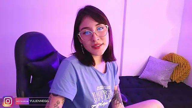 Yulienneg online show from November 19, 2025, 2:44 am