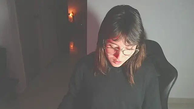 Yulienneg online show from April 16, 2026, 2:34 am