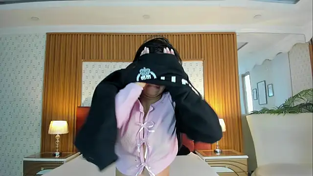 Snapshot of Sophie_Calloway chatting on October 9, 2025, 2:39 pm Sophie Calloway online show from October 9, 2025, 2:39 pm