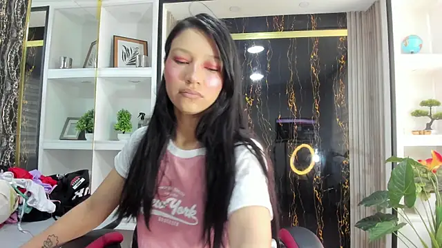 Snapshot of Sophie_Calloway chatting on October 29, 2025, 2:49 pm Sophie Calloway online show from October 29, 2025, 2:49 pm