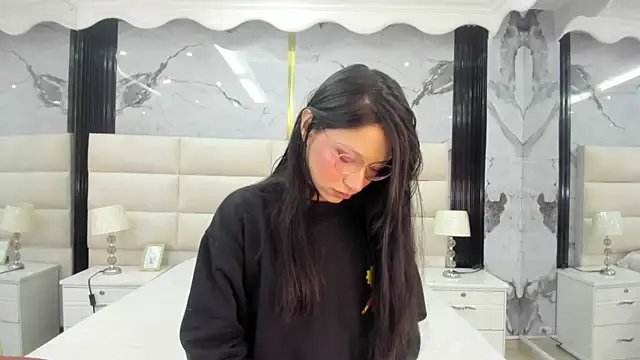 Snapshot of Sophie_Calloway chatting on September 19, 2025, 1:04 pm Sophie Calloway online show from September 19, 2025, 1:04 pm