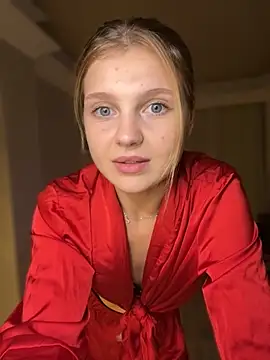 Snapshot of Emaline_Fane chatting on October 7, 2025, 5:47 pm Emaline Fane online show from October 7, 2025, 5:47 pm