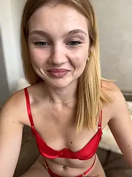 Snapshot of Emaline_Fane chatting on October 10, 2025, 12:17 pm Emaline Fane online show from October 10, 2025, 12:17 pm