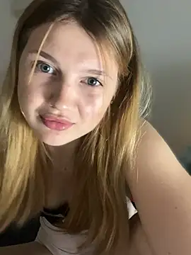 Snapshot of Emaline_Fane chatting on February 5, 2026, 6:37 pm Emaline Fane online show from February 5, 2026, 6:37 pm