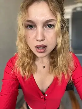 Snapshot of Emaline_Fane chatting on September 19, 2025, 12:31 pm Emaline Fane online show from September 19, 2025, 12:31 pm