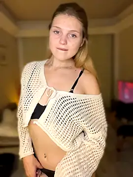 Snapshot of Emaline_Fane chatting on October 5, 2025, 5:14 pm Emaline Fane online show from October 5, 2025, 5:14 pm