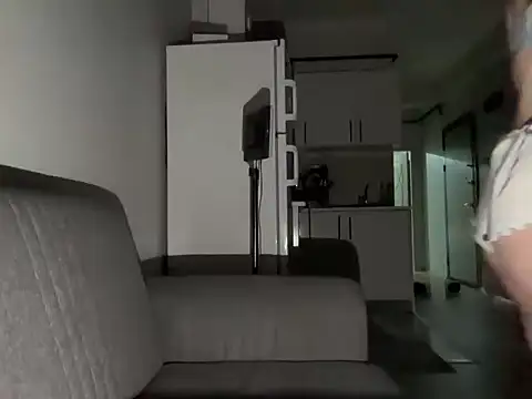 Snapshot of -piece_offire- chatting on October 8, 2025, 4:29 pm -piece offire- online show from October 8, 2025, 4:29 pm